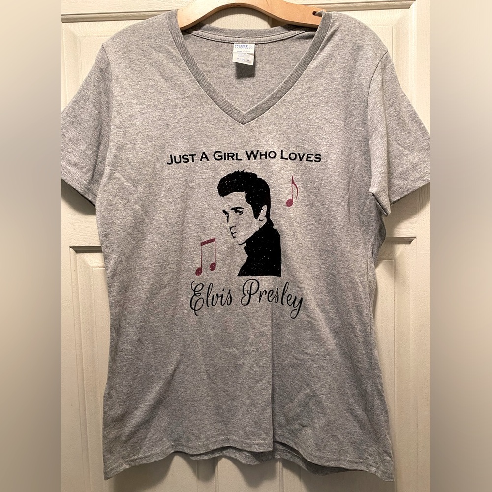 Port & Company  (Just A Girl Who Loves Elvis Presley) T-Shit Size M Gray/Black